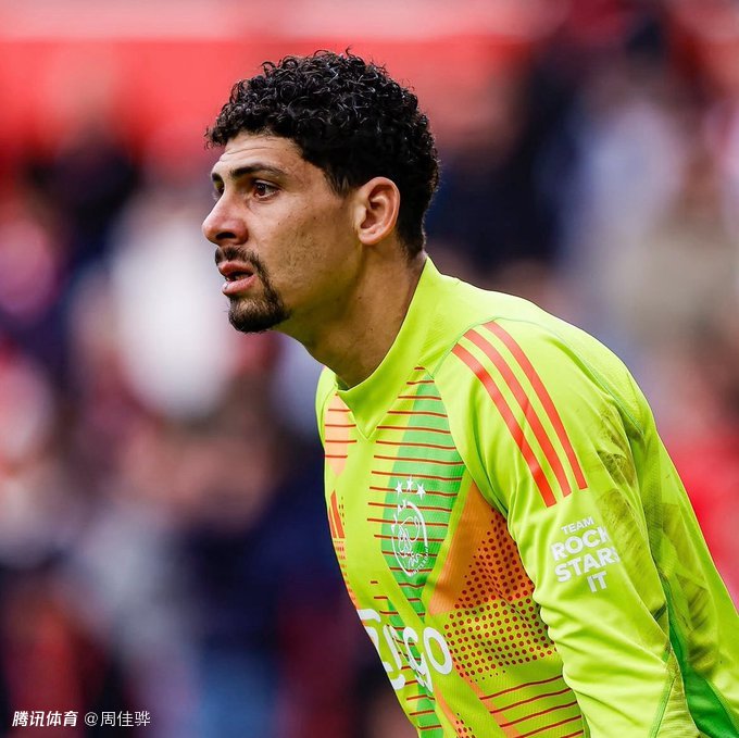 关于阿贾克斯迎葡超关键赛；今晨主帅复盘；更衣室稳定；训练强度明显提升的信息