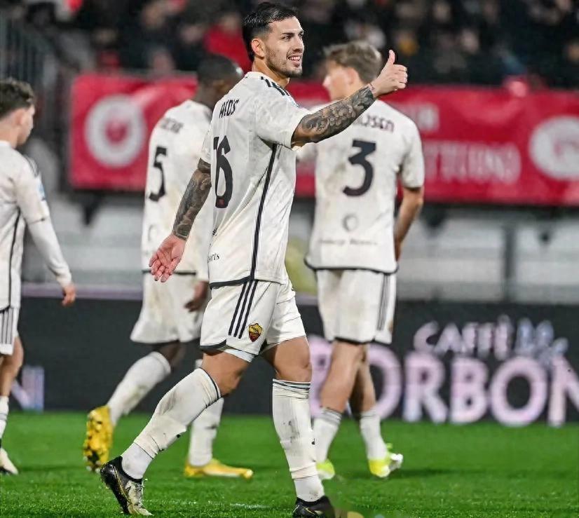 关于阿贾克斯迎葡超关键赛；今晨主帅复盘；更衣室稳定；训练强度明显提升的信息